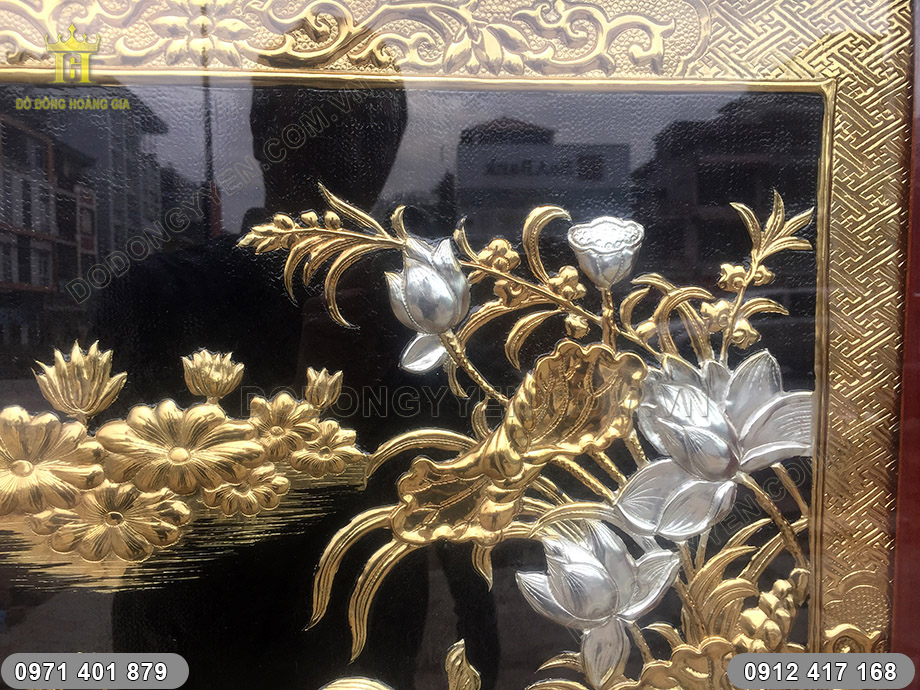 tranh c&aacute; ch&eacute;p hoa sen mạ v&agrave;ng